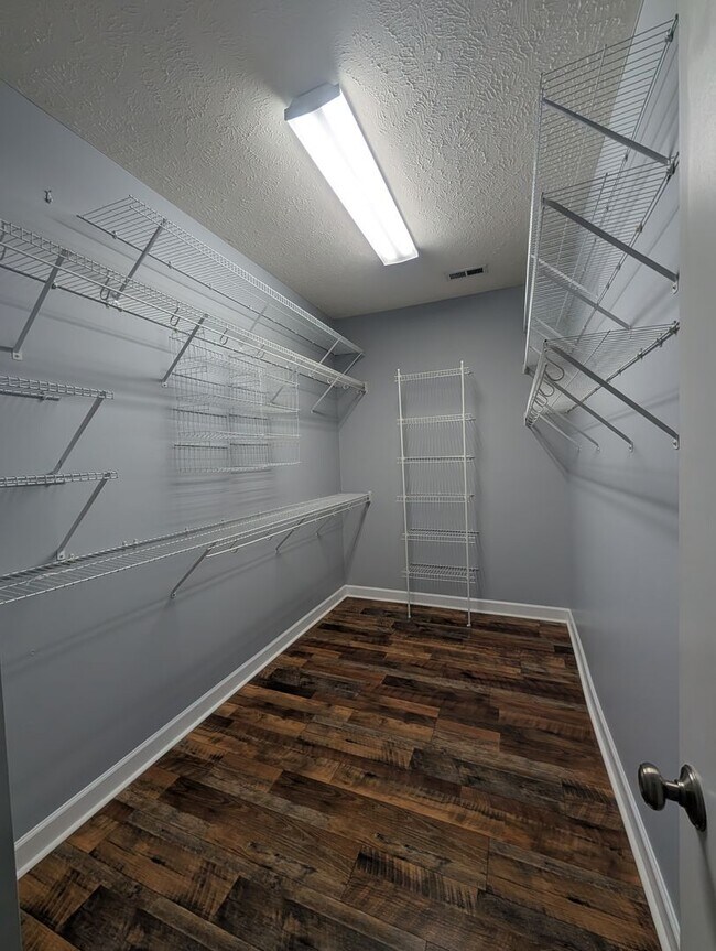 Building Photo - 305 Weatherford Dr