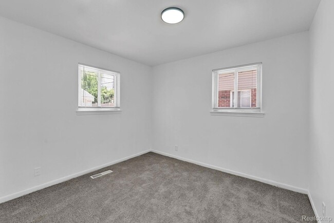 Building Photo - 25636 Norfolk St