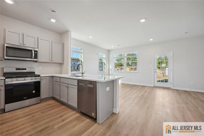 Building Photo - 25 Elliot Ln