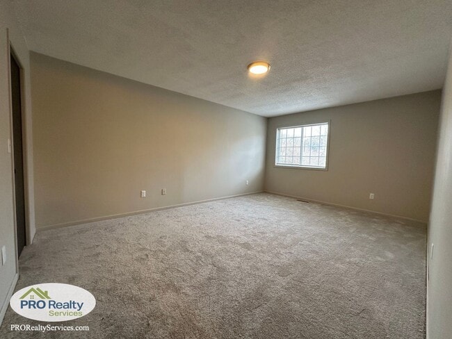 Building Photo - 2 Bedroom Townhome **Half Off March's Rent with a March 2026 Move In**