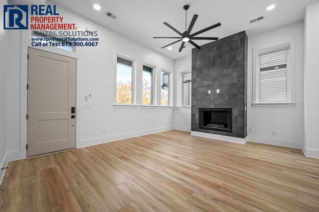Building Photo - Brand new luxury townhome in East Nashvill...