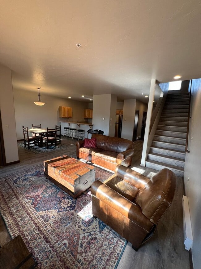 Building Photo - 3 Bed 2.5 Bath Steps from Town Center