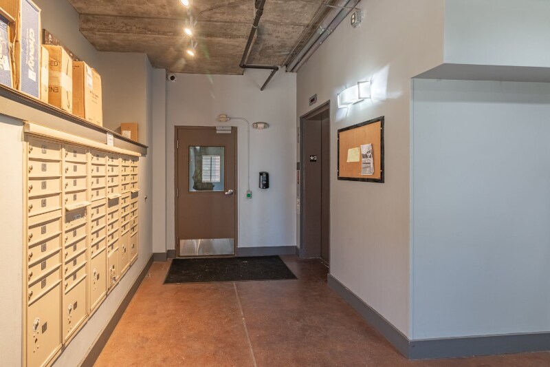Building Photo - 817 3rd Ave N