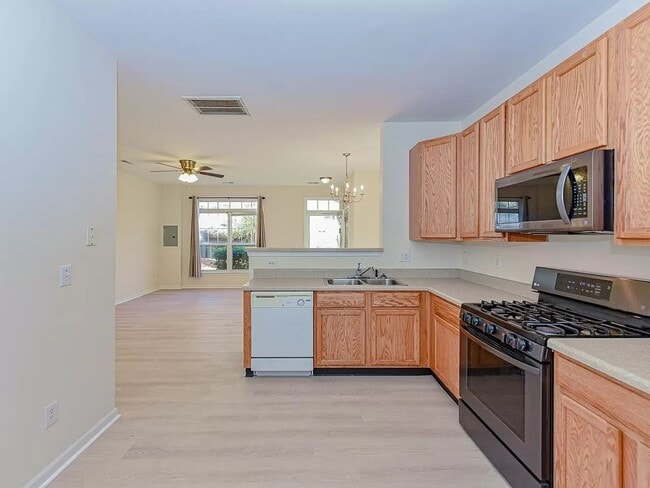 Building Photo - Charming 3BR Townhome in Raleigh