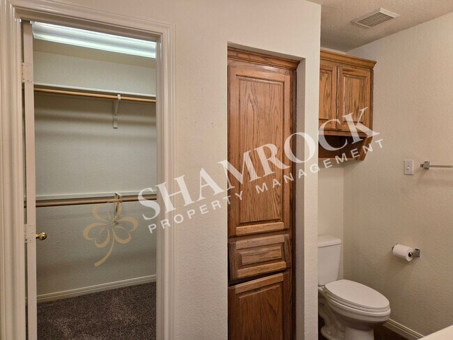 Building Photo - Surrey Ridge Duplex