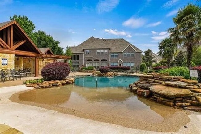 Building Photo - 2 Bed 2.5 Bath in Lewisville