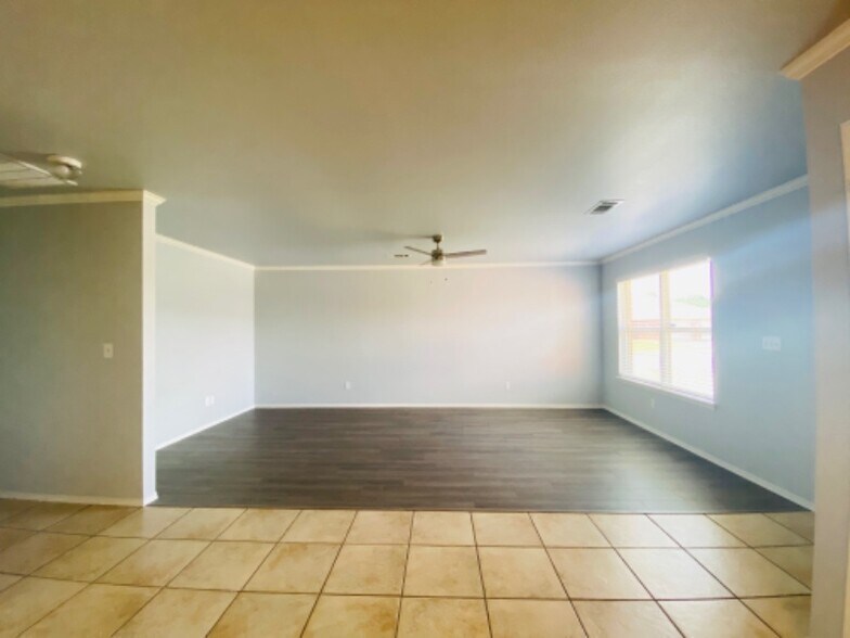 Building Photo - 200 E Marietta Ct