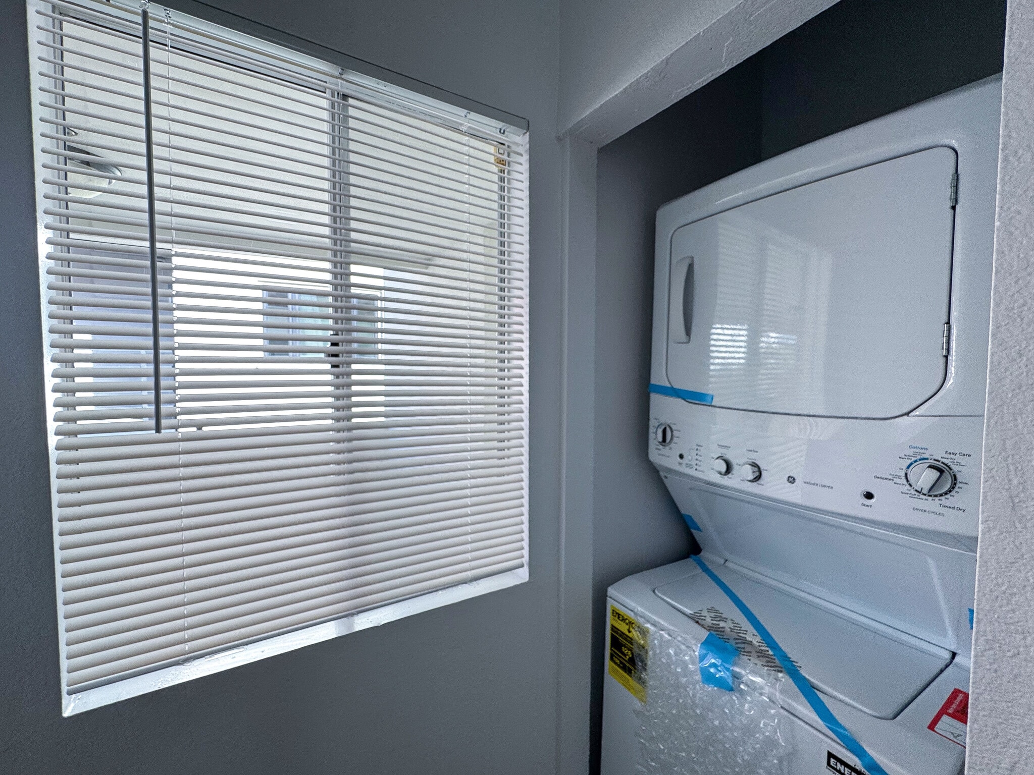 Building Photo - 156 S Oak Knoll Ave