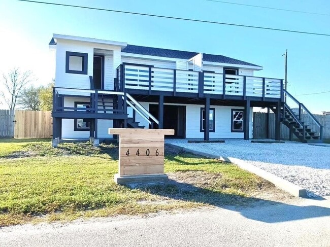 Building Photo - 4406 Helen St