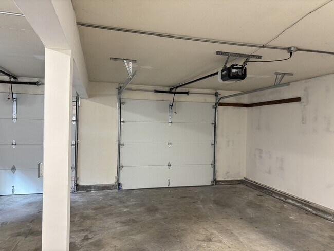 Building Photo - 1776 Meda Ave