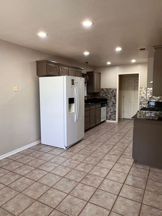 Building Photo - Sun Meadows Harker Heights - 4 bedroom/2 b...