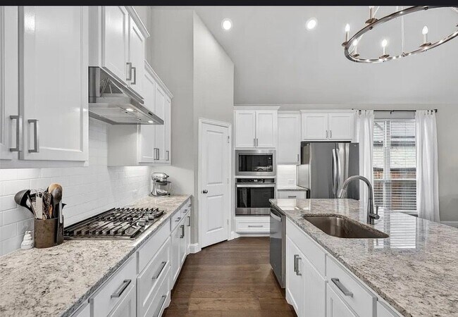 Building Photo - 14044 Falcon Ranch Dr
