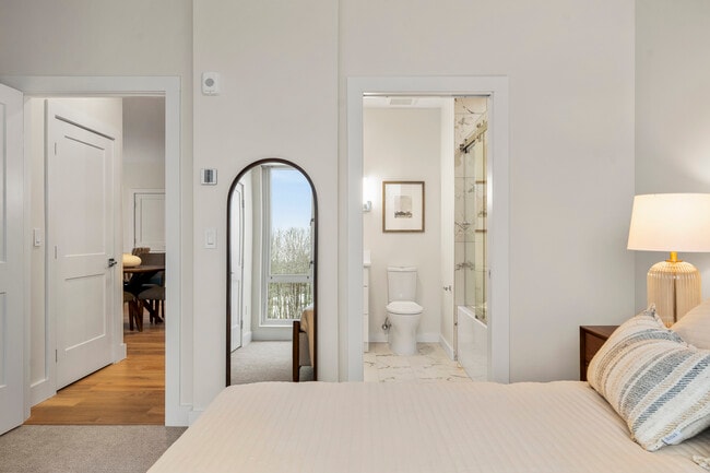 Building Photo - 1 US-1