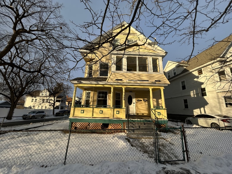 Building Photo - 132 Alderman St