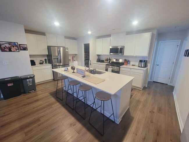 Building Photo - 306 Burbage Ct