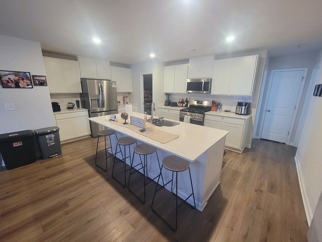 Building Photo - Wonderful Five Bedroom Home Located in a Cozy Neighborhood!