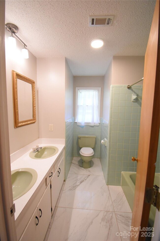 Building Photo - 4099 Shenandoah Dr SW
