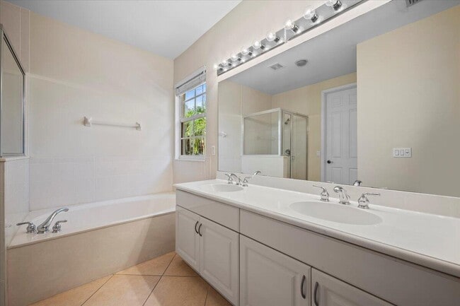 Building Photo - 321 September St