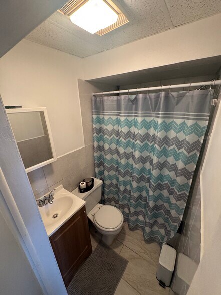 Building Photo - 482 Thomas Ave