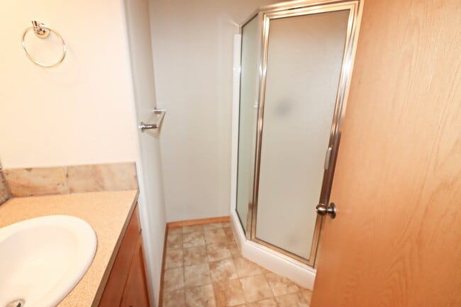 Building Photo - Townhome NE Bend