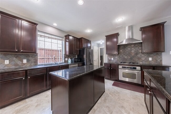 Building Photo - 2432 Greenbrook Dr