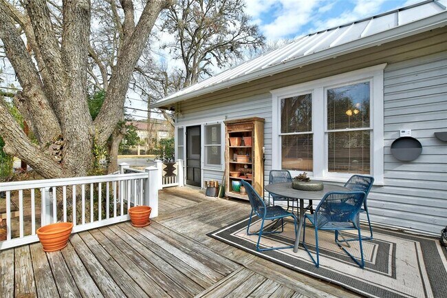 Building Photo - 221 N Johnson Ave