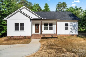 Building Photo - 5328 Oaktree Dr