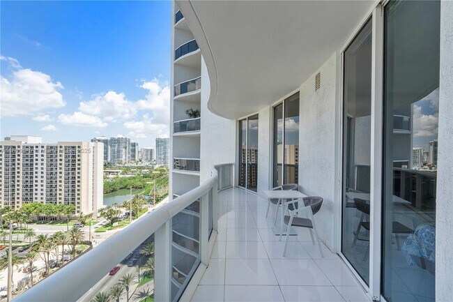 Building Photo - 15811 Collins Ave