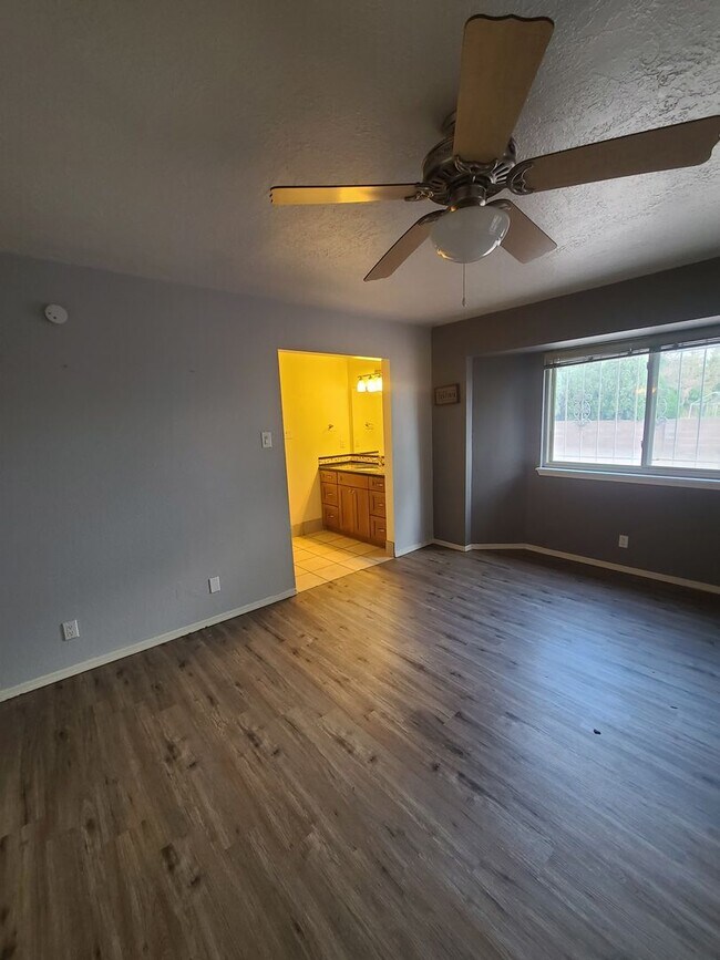 Building Photo - Beautiful 4BR+office home located in acade...