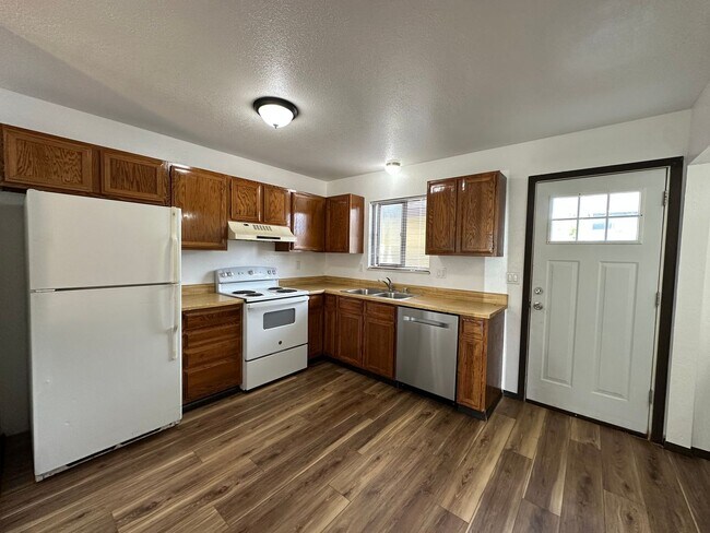 Building Photo - 6947 Peyote Way