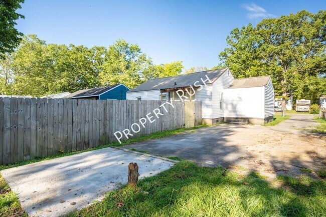 Building Photo - 169 Everglades Blvd