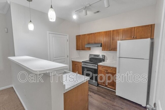 Building Photo - 100 Bucksley Ln