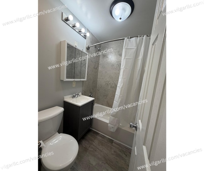 Building Photo - 2 Spacious Bedrooms • 1 Modern Bathroom + Rec Room home in Hammond, IN (Hessville Area)