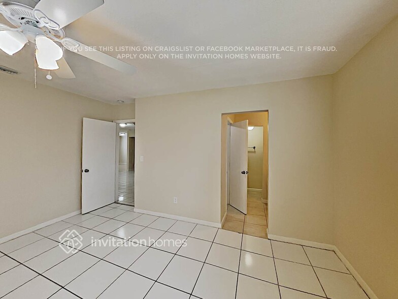 Building Photo - 6433 NW 21st Ct