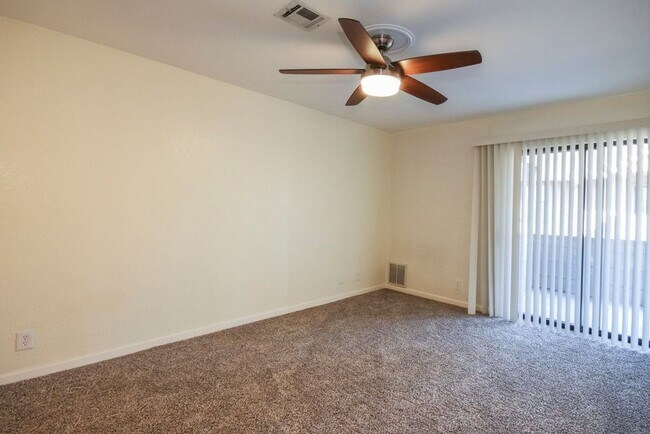 Building Photo - 2 Bed / 1 Bath Condo South Tulsa