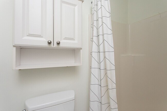 Building Photo - Beautiful 2 Bedroom Condo in Southern Village!