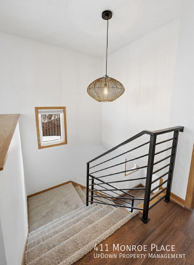 Building Photo - 411 Monroe Pl