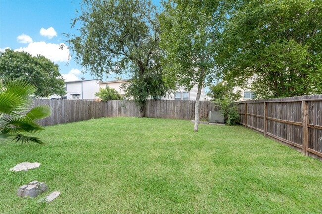 Building Photo - Easy Living on Amber Ledge