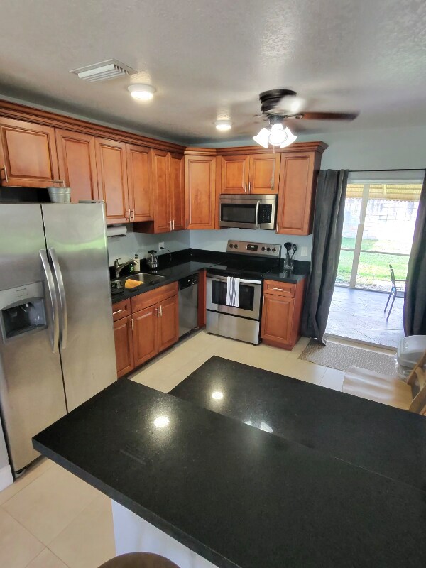 Building Photo - 2419 NE 2nd Ave