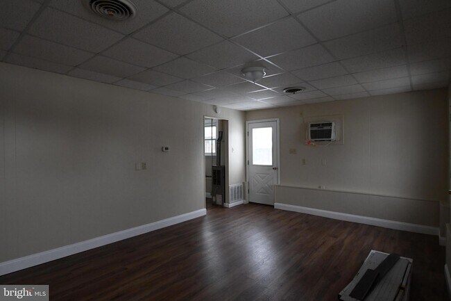 Building Photo - 52 Chestnut St