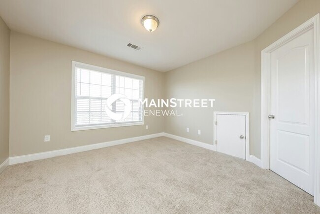 Building Photo - 4 Bedroom Pet-Friendly Home in Douglasvill...