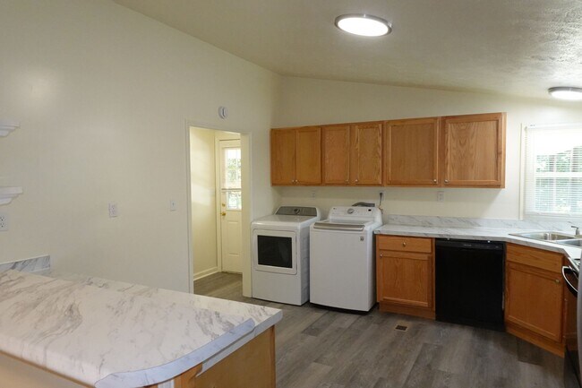 Building Photo - 1499 Merrimac Rd
