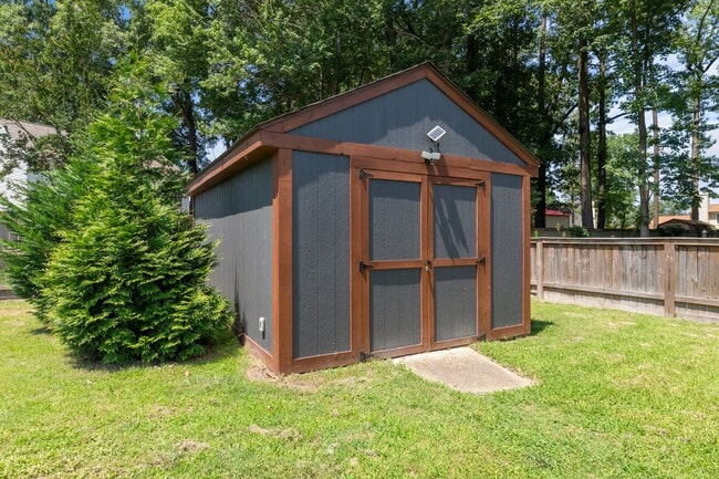 Building Photo - 745 Helmsdale Way