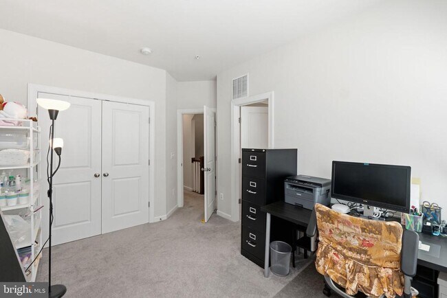 Building Photo - 16122 Columbus Ave