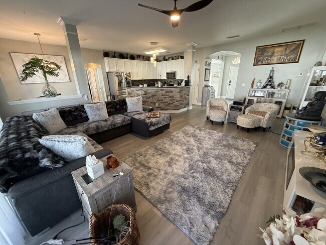 Building Photo - "Spacious 3-Bedroom Retreat with Bonus roo...