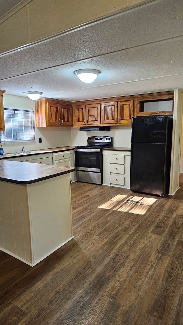Building Photo - mobile home conveniently located