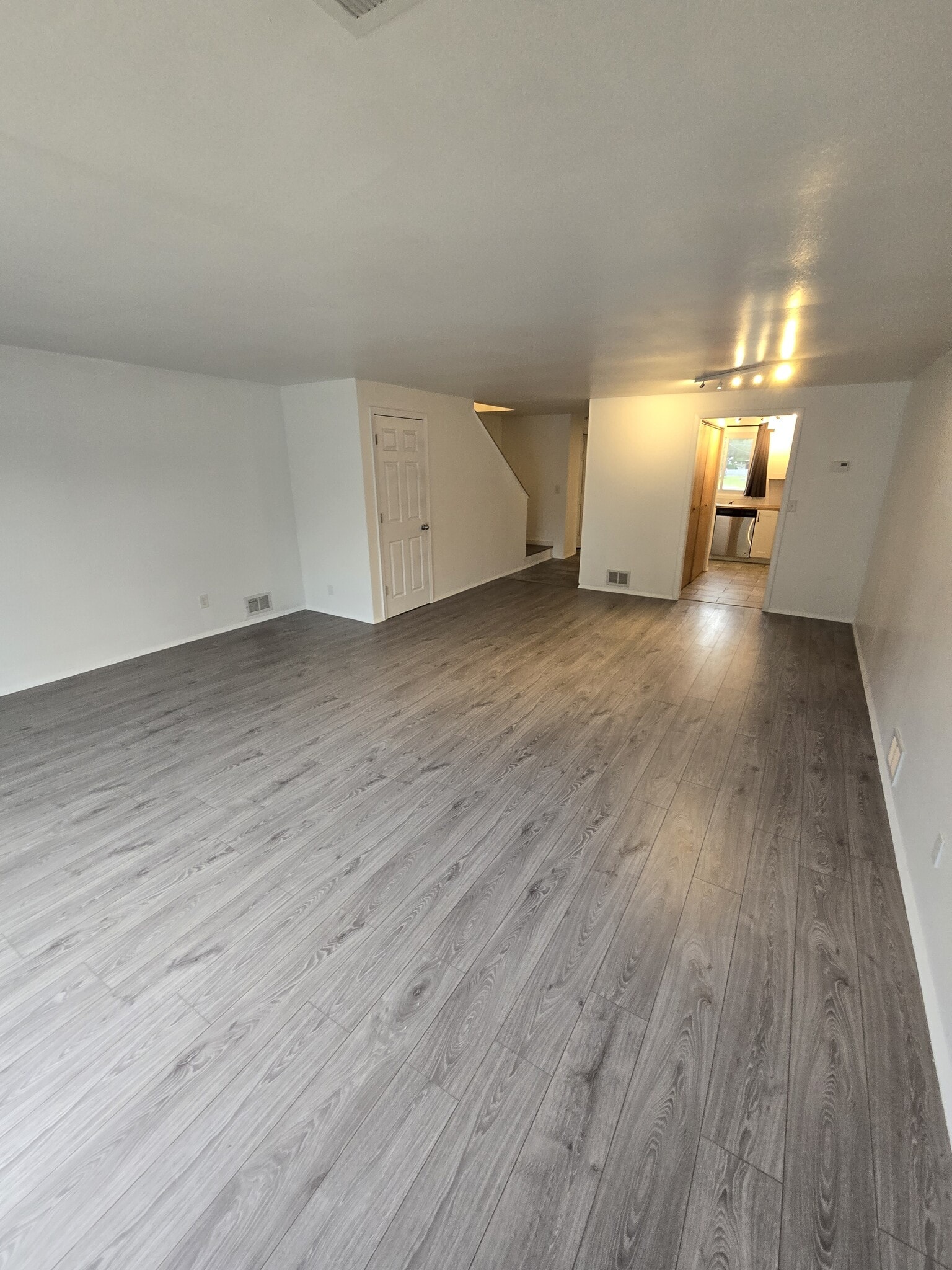 Building Photo - 2370 Manitowoc Rd