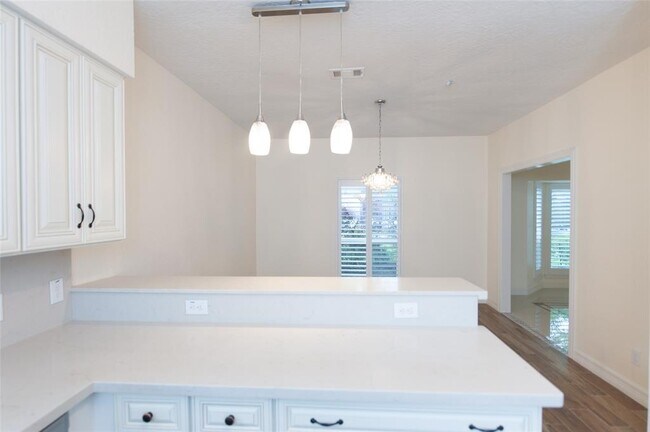 Building Photo - 738 Plainwood Dr