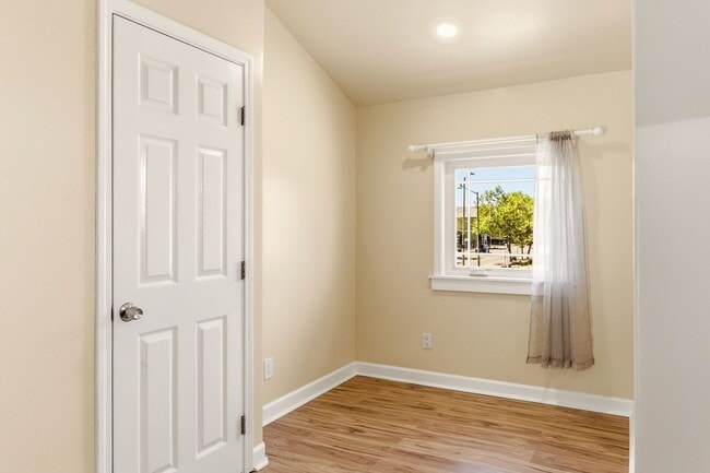 Building Photo - Newly Remodeled 4-Bedroom Oakland Duplex with Gated Parking