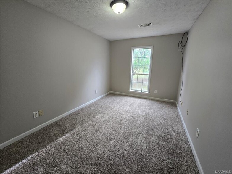 Building Photo - 1413 Co Rd 43